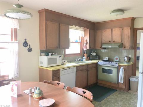 208 Barons Rd, Clemmons, NC 27012 photo 4