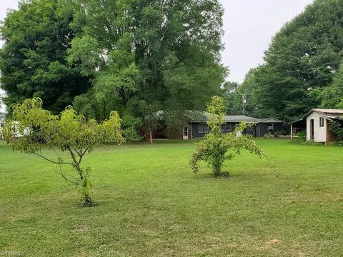 411 S Main St, Dobson, NC 27017 photo 7