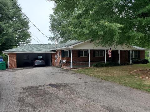 411 S Main St, Dobson, NC 27017 photo 4