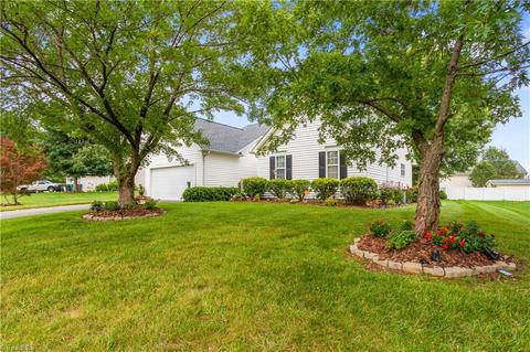 3328 Sumter Dr, High Point, NC 27265 photo 2