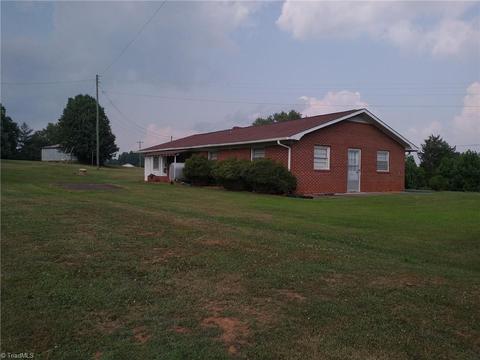 768 Cody Trl, Dobson, NC 27017 photo 2