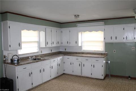 768 Cody Trl, Dobson, NC 27017 photo 5