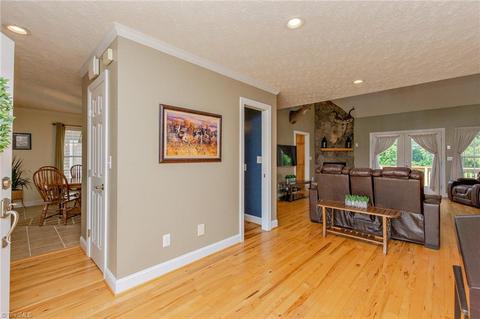 187 Circle Ridge Dr, Dobson, NC 27017 photo 3