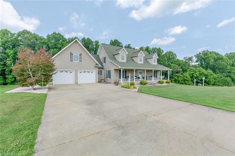 187 Circle Ridge Dr, Dobson, NC 27017 photo 1