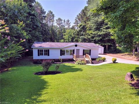 1050 Bowen Rd, Pinnacle, NC 27043 photo 5