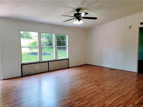 1050 Bowen Rd, Pinnacle, NC 27043 photo 3