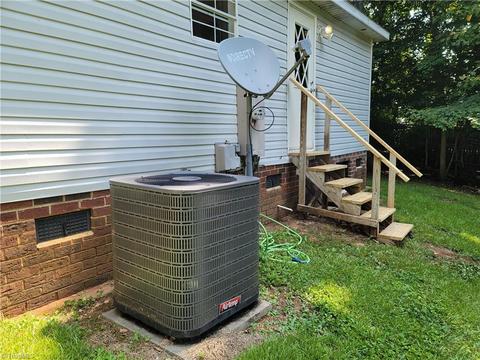 1050 Bowen Rd, Pinnacle, NC 27043 photo 17