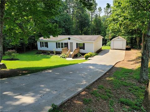 1050 Bowen Rd, Pinnacle, NC 27043 photo 6