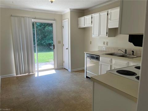 3117 Windchase Ct, High Point, NC 27265 photo 4