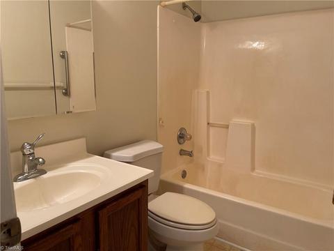 3117 Windchase Ct, High Point, NC 27265 photo 10