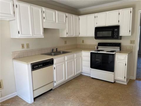 3117 Windchase Ct, High Point, NC 27265 photo 5