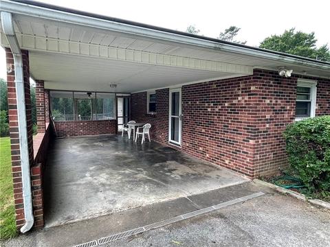 1332 Roy Tuttle Rd, Pinnacle, NC 27043 photo 15