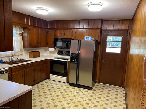 1332 Roy Tuttle Rd, Pinnacle, NC 27043 photo 18
