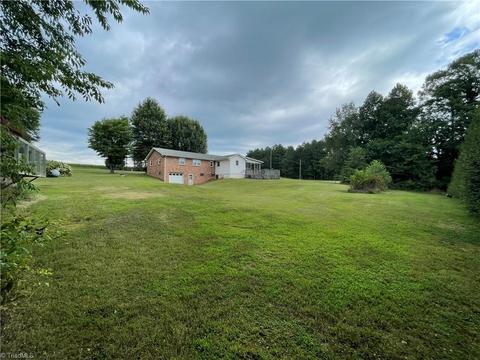 1332 Roy Tuttle Rd, Pinnacle, NC 27043 photo 10