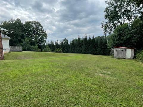 1332 Roy Tuttle Rd, Pinnacle, NC 27043 photo 13