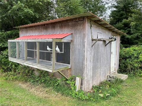 1332 Roy Tuttle Rd, Pinnacle, NC 27043 photo 41