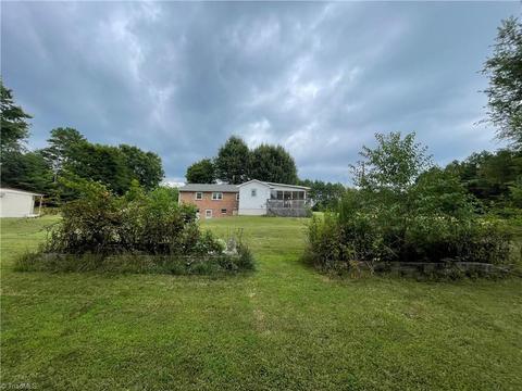 1332 Roy Tuttle Rd, Pinnacle, NC 27043 photo 9