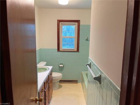 1332 Roy Tuttle Rd, Pinnacle, NC 27043 photo 22