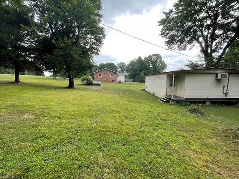 1332 Roy Tuttle Rd, Pinnacle, NC 27043 photo 11
