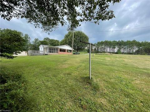 1332 Roy Tuttle Rd, Pinnacle, NC 27043 photo 8