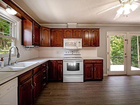 1502 Coventry Rd, High Point, NC 27262 photo 13