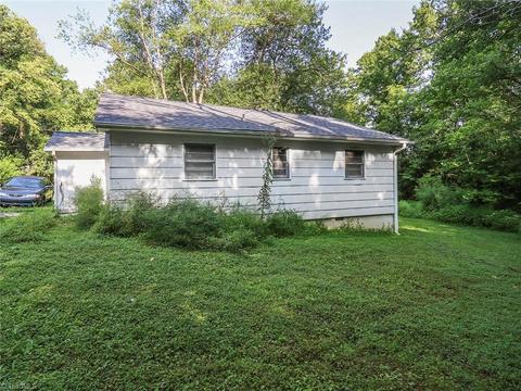 1223 Dixie Pl, High Point, NC 27260 photo 4