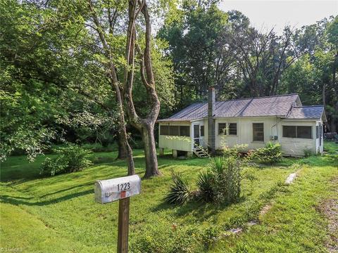 1223 Dixie Pl, High Point, NC 27260 photo 2
