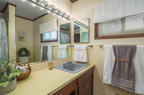 1502 Overbrook Ct, High Point, NC 27265 photo 17