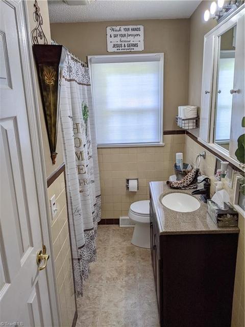 708 E Main St, Pilot Mountain, NC 27041 photo 8
