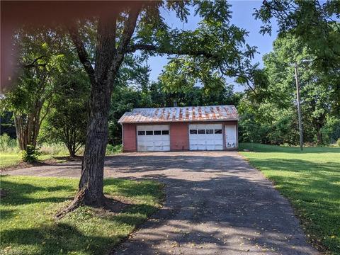 708 E Main St, Pilot Mountain, NC 27041 photo 12
