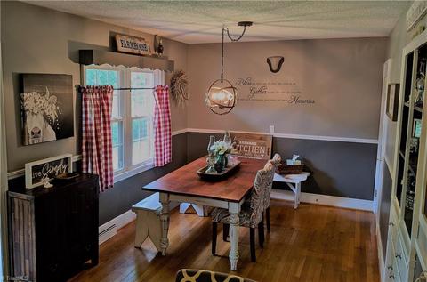 708 E Main St, Pilot Mountain, NC 27041 photo 3