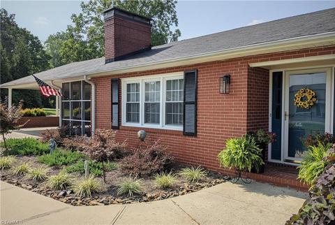708 E Main St, Pilot Mountain, NC 27041 photo 32