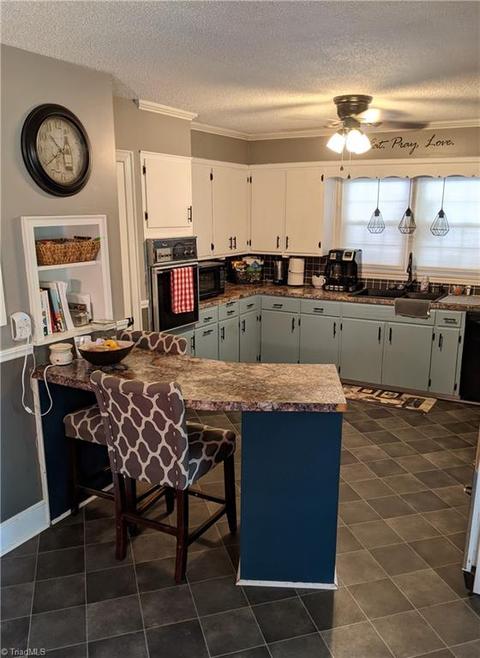 708 E Main St, Pilot Mountain, NC 27041 photo 25