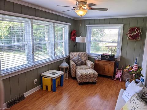 708 E Main St, Pilot Mountain, NC 27041 photo 9