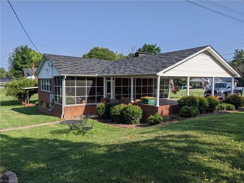 708 E Main St, Pilot Mountain, NC 27041 photo 15