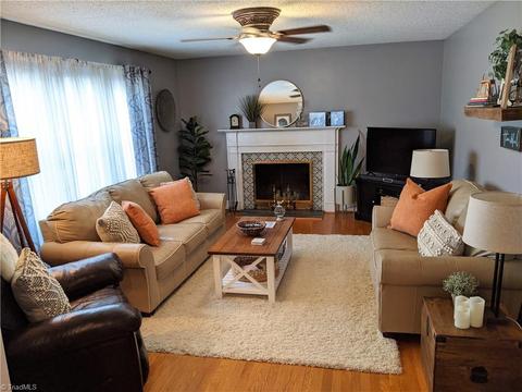 708 E Main St, Pilot Mountain, NC 27041 photo 2