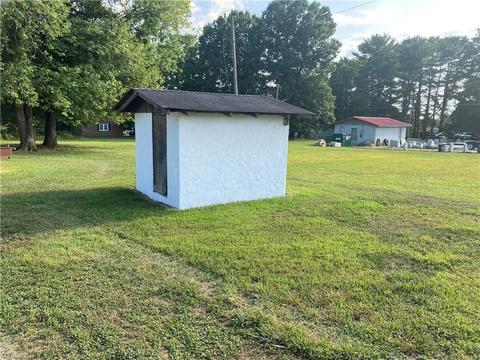 126 Vance St, Dobson, NC 27017 photo 2