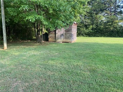 126 Vance St, Dobson, NC 27017 photo 6