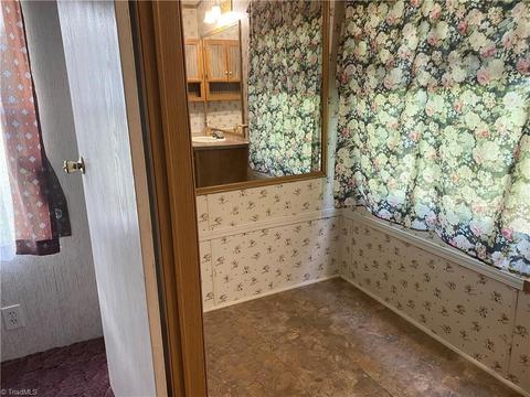 126 Vance St, Dobson, NC 27017 photo 18