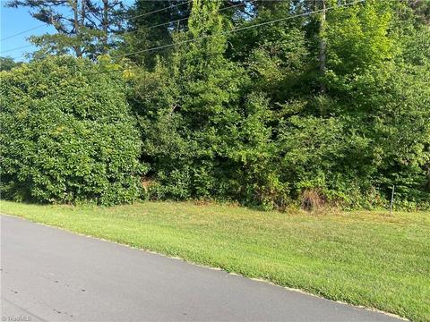 126 Vance St, Dobson, NC 27017 photo 8