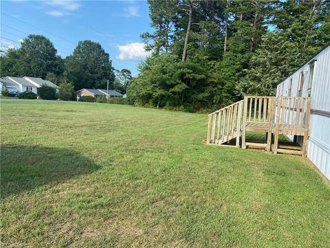 126 Vance St, Dobson, NC 27017 photo 3