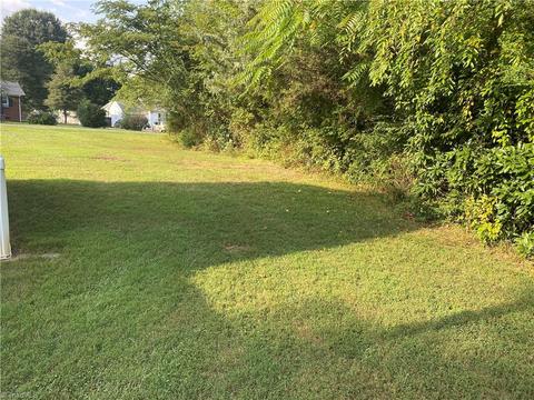 126 Vance St, Dobson, NC 27017 photo 7