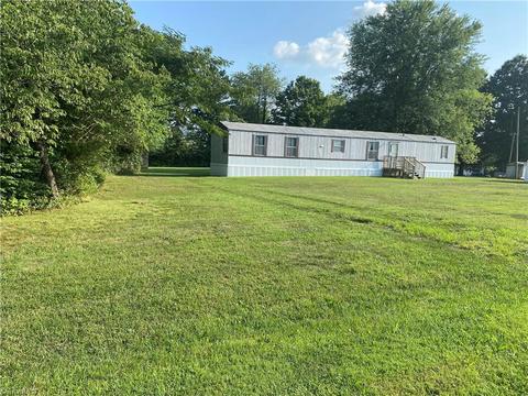 126 Vance St, Dobson, NC 27017 photo 12