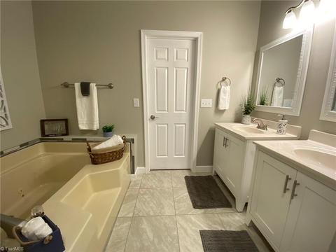 2804 Overview Ter, High Point, NC 27265 photo 33