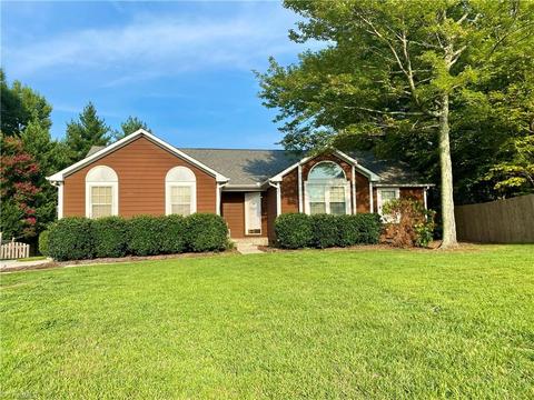2804 Overview Ter, High Point, NC 27265 photo 1