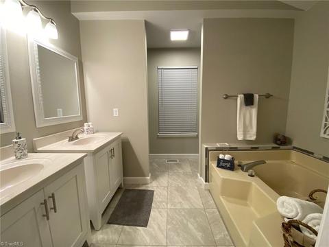 2804 Overview Ter, High Point, NC 27265 photo 29