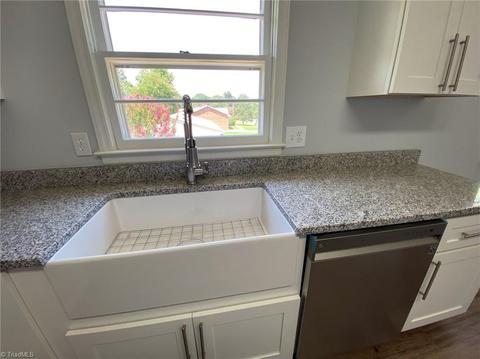 411 Oakview Rd, High Point, NC 27265 photo 8