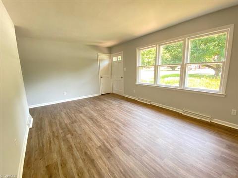 411 Oakview Rd, High Point, NC 27265 photo 5