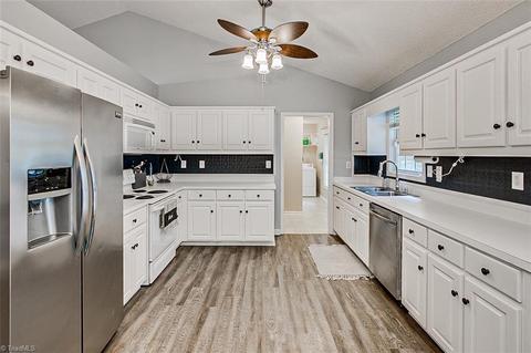 2287 Regency Dr, Randleman, NC 27317 photo 9