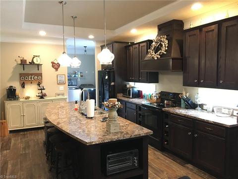 136 Brandy Ln, Madison, NC 27025 photo 4